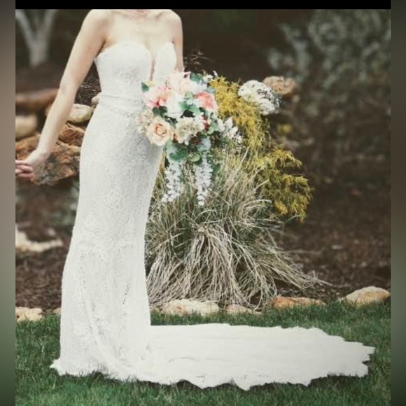 Wedding Dress - Picture 1 of 3